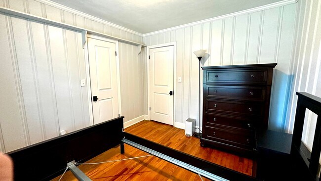 Building Photo - Larchmont
