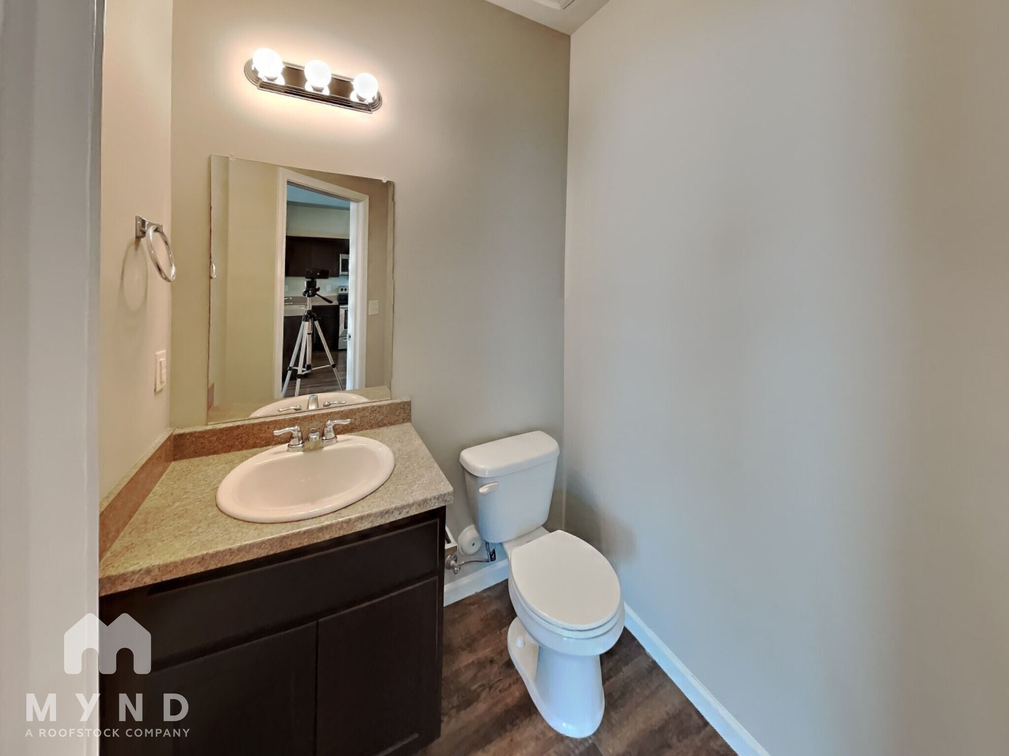 Building Photo - 743 The Heights Ln