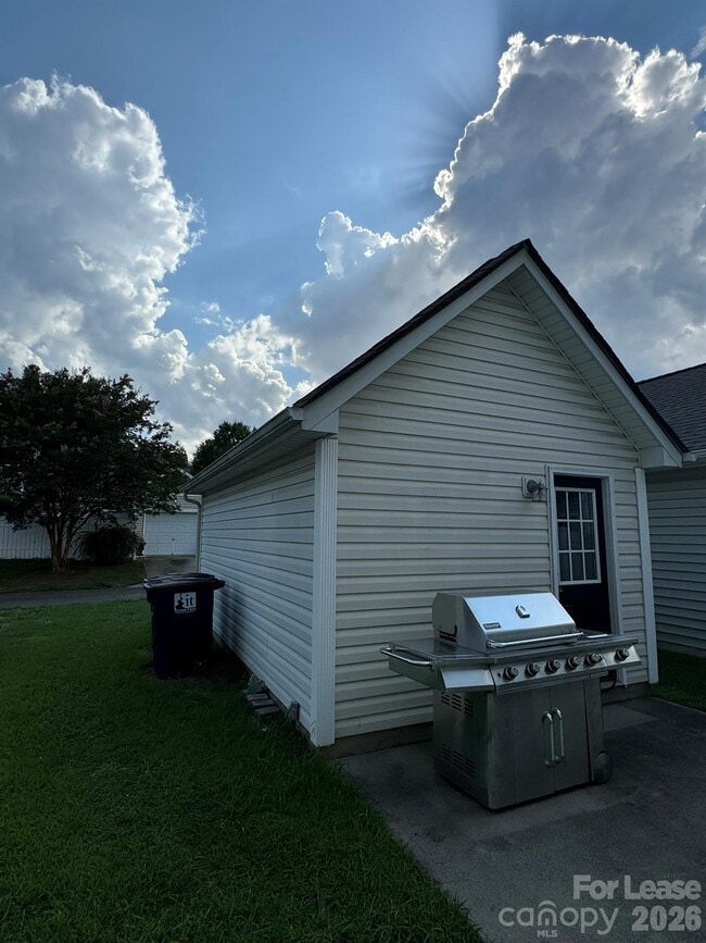 Building Photo - 5117 Alysheba Dr