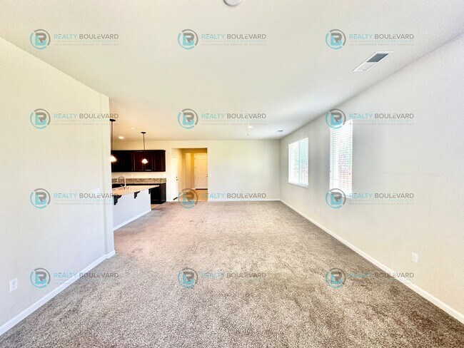 Building Photo - 3 Bedroom 2 Bathroom with Garage covered patio and beautiful yard!
