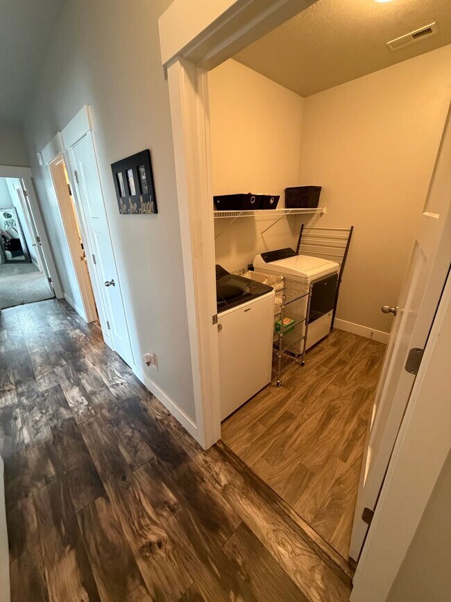 Building Photo - Beautiful 3-Bedroom Condo in Herriman! (Dog-Friendly)