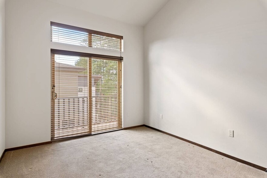 Building Photo - 180 Madrona Way NE