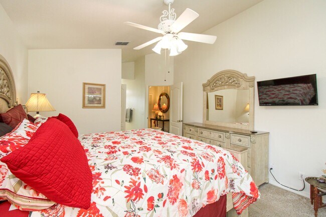 Building Photo - ** 4 BED-3 BATH PRIVATE SINGLE FAMILY POOL...