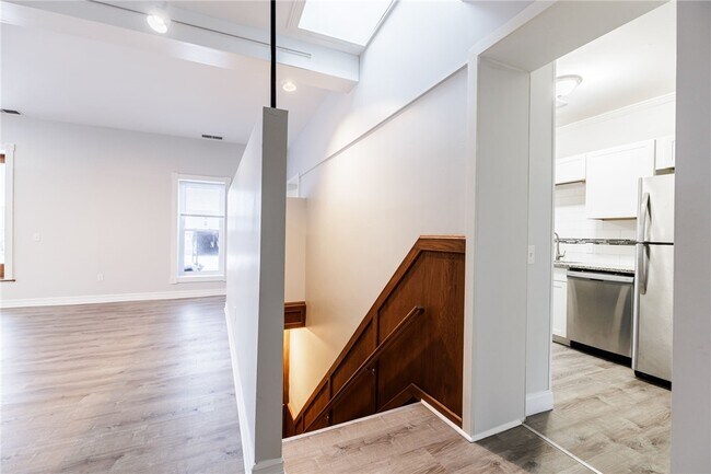 Building Photo - 186 Monroe Ave