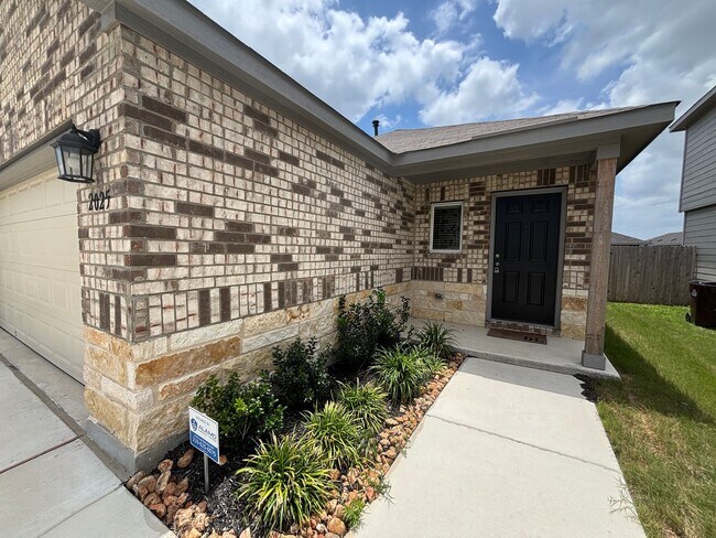 Building Photo - 2024 3-bed 2-bath home in Converse