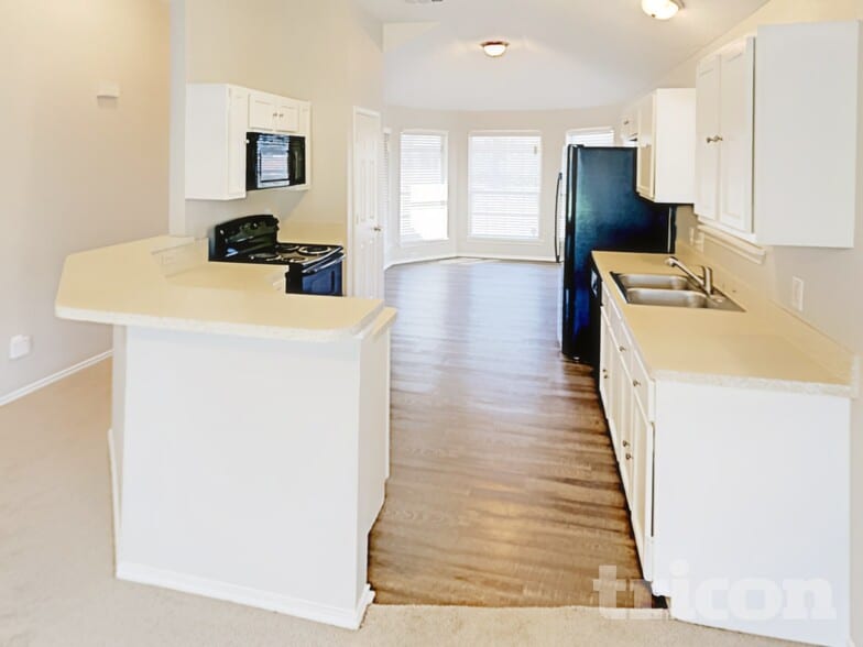 Building Photo - 1525 Juniper Ln