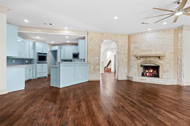 Building Photo - 1925 Manor Way Dr