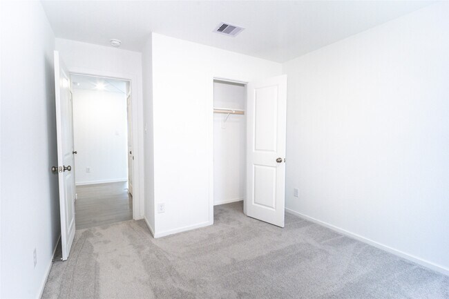 Building Photo - 15724 Plum Brk Dr