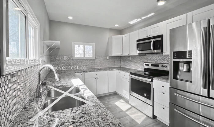 Building Photo - 4308 Highland Ave