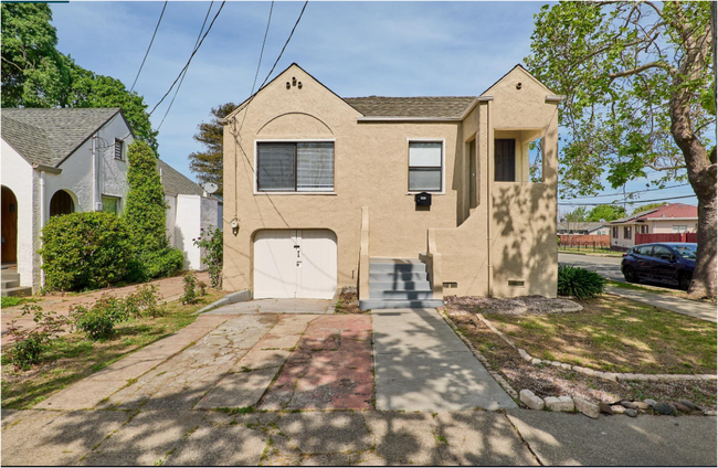 Building Photo - 1440 Beach St