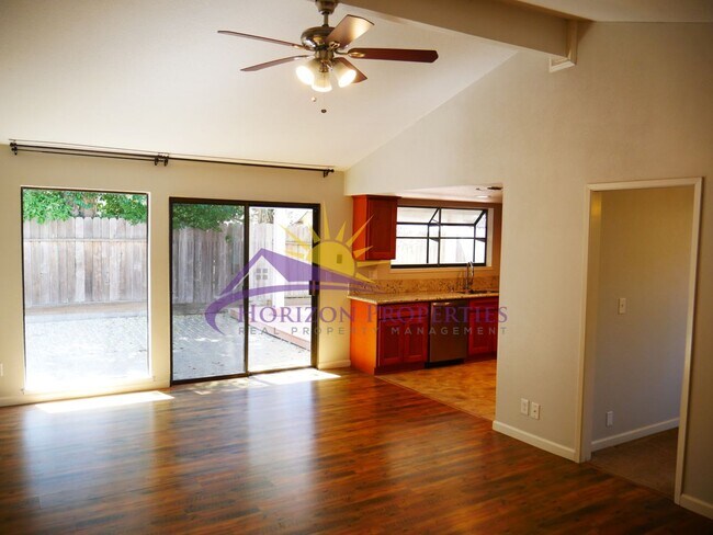 Building Photo - Remodeled 3 Bed 2 Bath 1,595 Sq Ft Fair Oaks Home