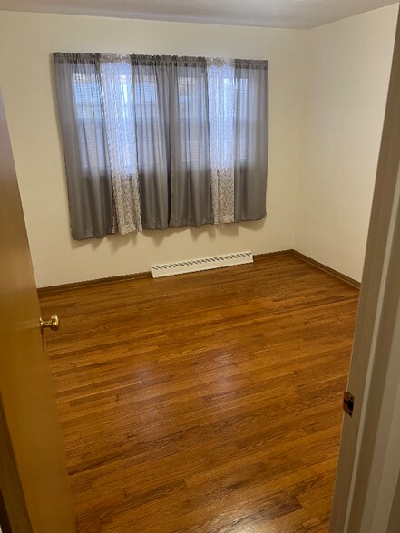 Building Photo - 1723 Parkway Dr