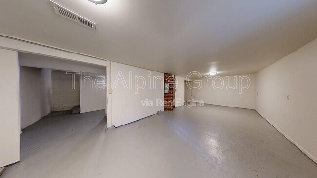 Building Photo - 2977 N Willamette Blvd