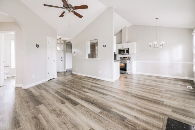 Building Photo - 998 St Catherines Dr