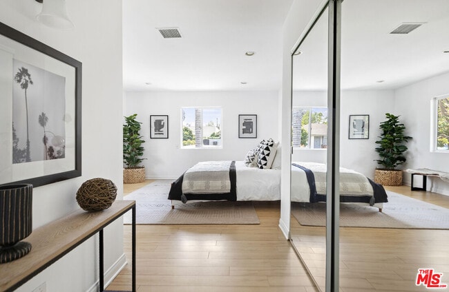 Building Photo - 11465 Cumpston St