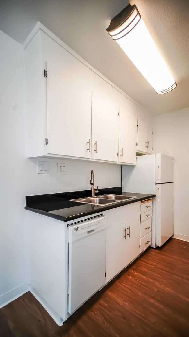 Building Photo - 1827 Lincoln Ave