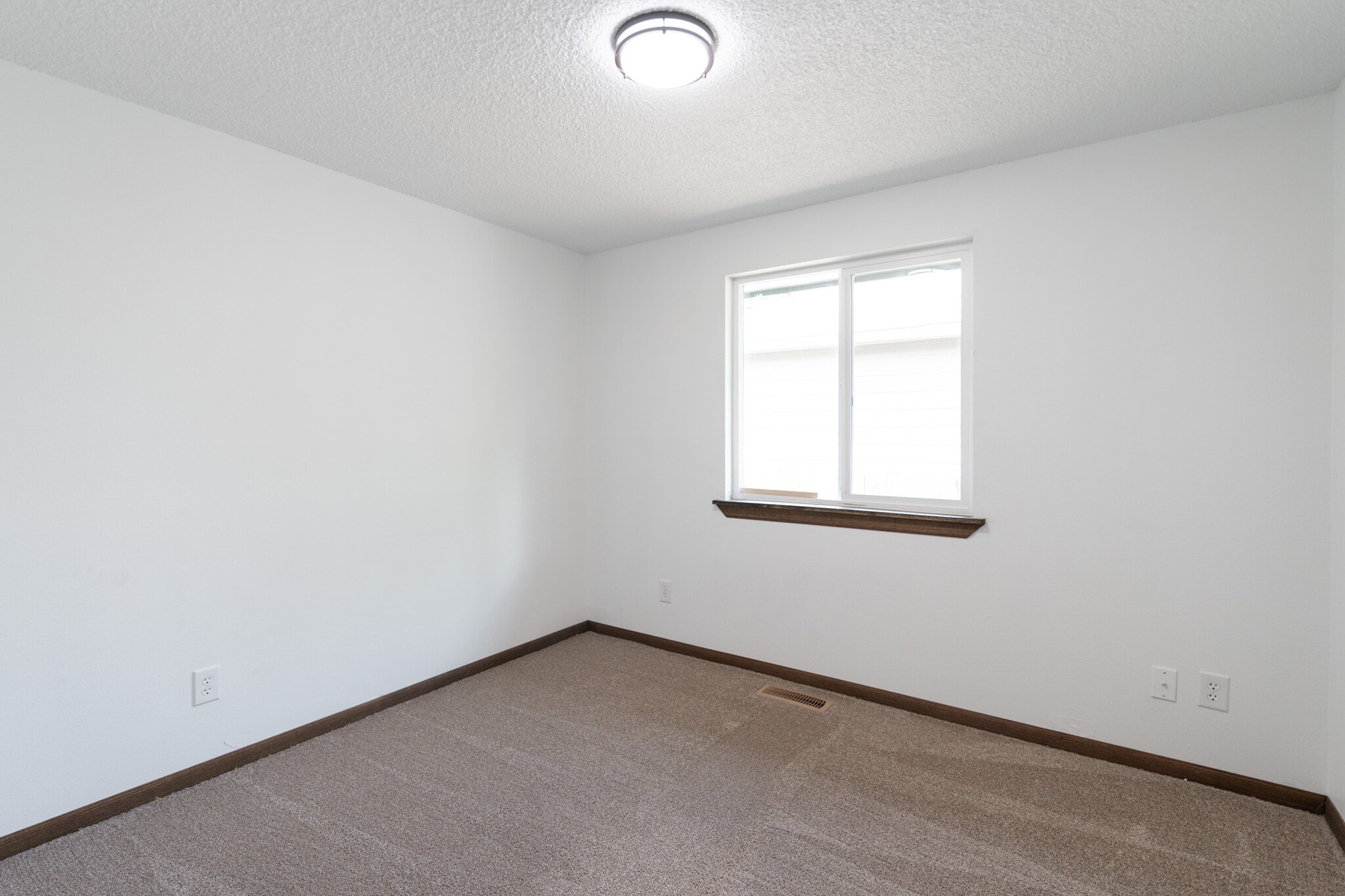 Building Photo - 514 E Longfellow Ave