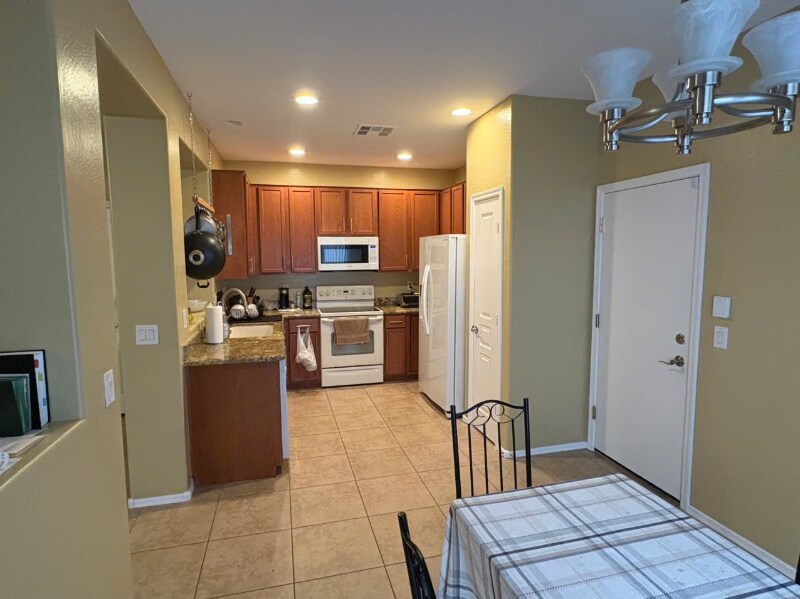 Building Photo - 2875 S Key Biscayne Dr