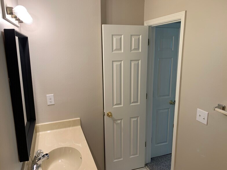 Building Photo - 507A Camellia Dr