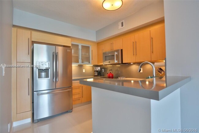 Building Photo - 335 S Biscayne Blvd