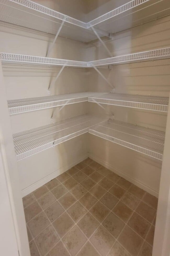 Building Photo - Gorgeous Eagle Mountain Condo!