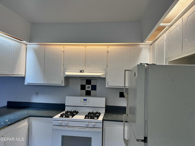 Building Photo - 10418 Ashwood Dr