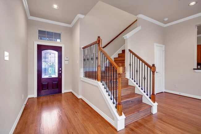 Building Photo - 3414 Home St