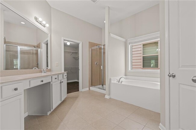 Building Photo - 4940 Breezewood Cir
