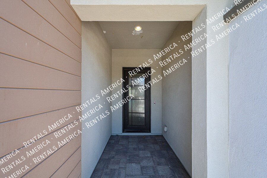 Building Photo - 1530 E San Carlos Way