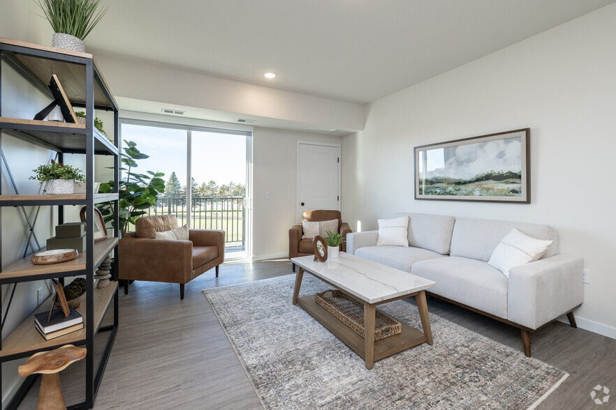 1BR, 1BA - 731SF - Living Room - Bohemia Flats