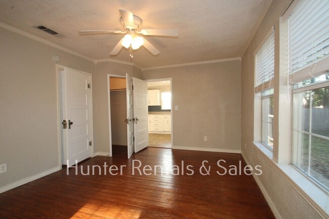 Building Photo - Charming Nolanville Cottage