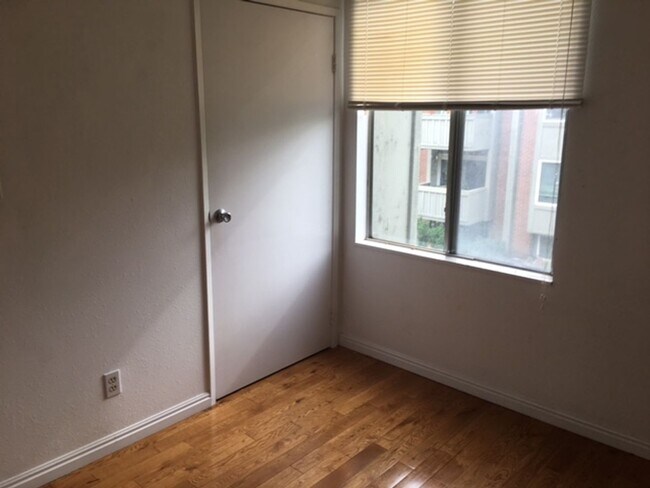 Building Photo - Foothill Condo