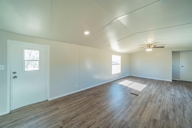 Building Photo - Quiet and secluded home in Granbury