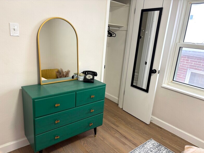 Building Photo - 5025 Lenox Ave