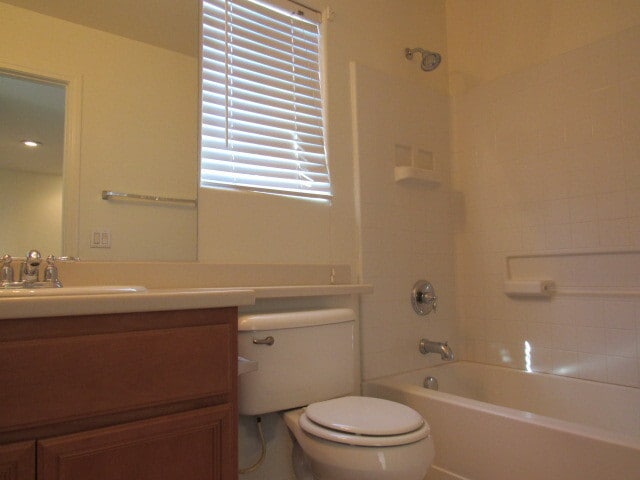 Building Photo - Great 2 Story Townhome in Gated Community!