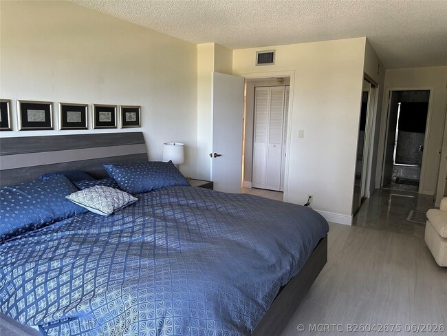 Building Photo - 5100 N Ocean Blvd