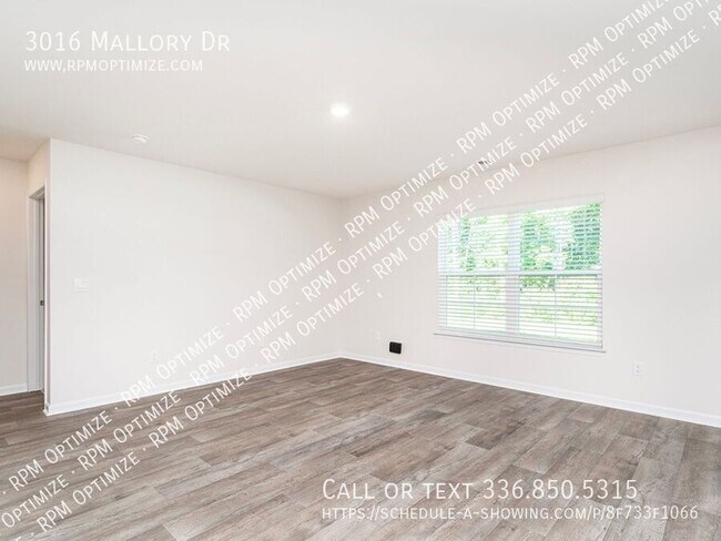 Building Photo - 3016 Mallory Dr