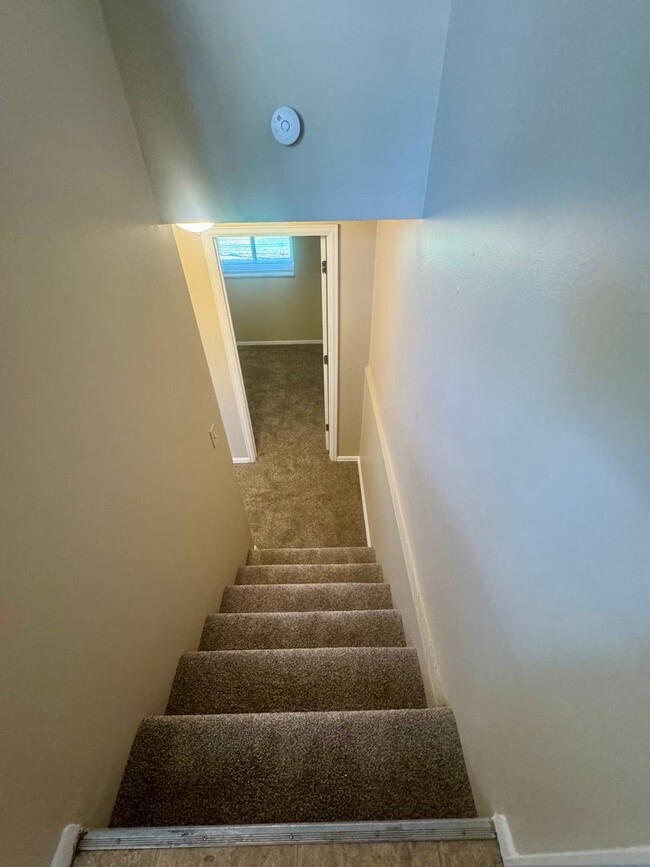 Building Photo - 4 Bedroom Split-Level in Widefield
