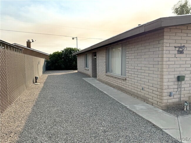 Building Photo - 7916 Center St