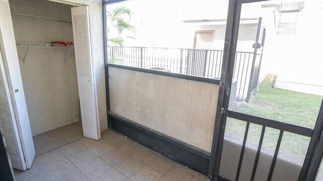 Building Photo - 136 NW 60th Ave