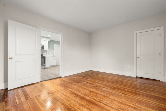 Building Photo - 8 1/2 Intervale St