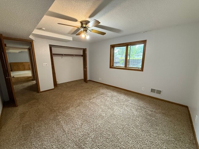 Building Photo - Bloomington 4 Bed 3 Bath SF Home available...