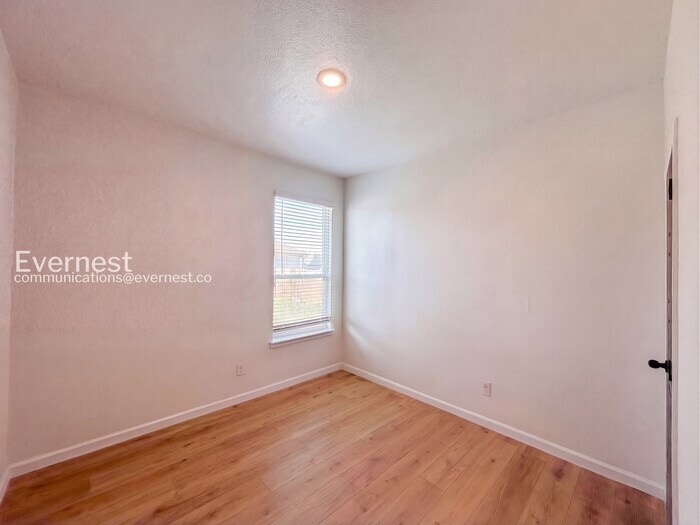 Building Photo - 705 Freedom Cir