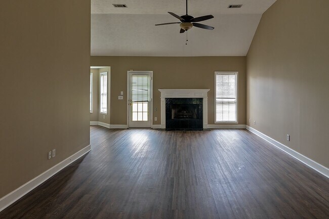 Building Photo - Home in Prattville