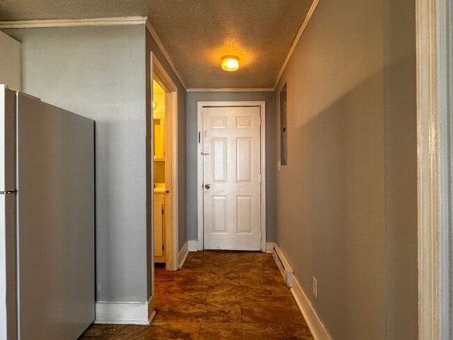 Building Photo - 1506 6th St SE