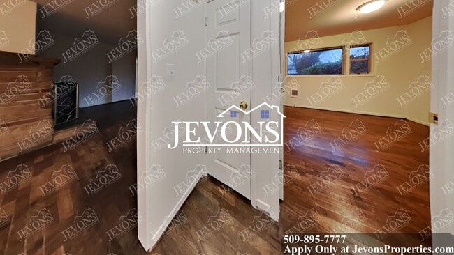 Building Photo - Enjoy the new appliances in this lovely single-family home located in the heart of Tacoma