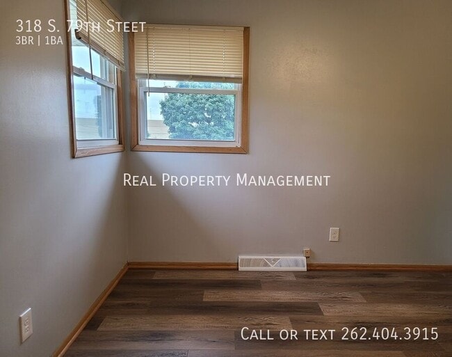 Building Photo - 318 S 79th St