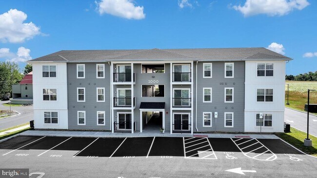 Building Photo - 1000 COLBY Ln