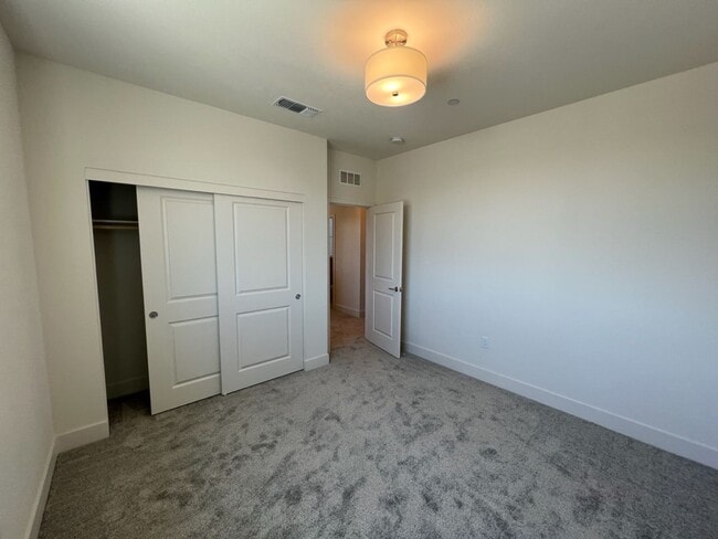 Building Photo - Newer Construction Home located in desirab...