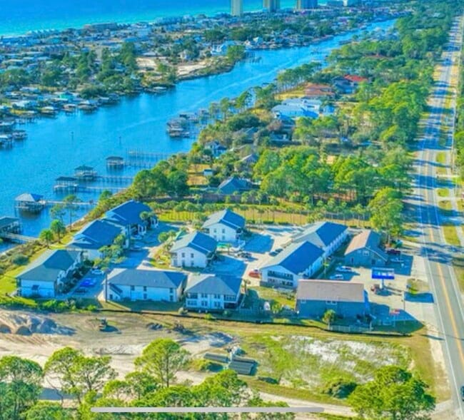 Building Photo - 7813 N Lagoon Dr